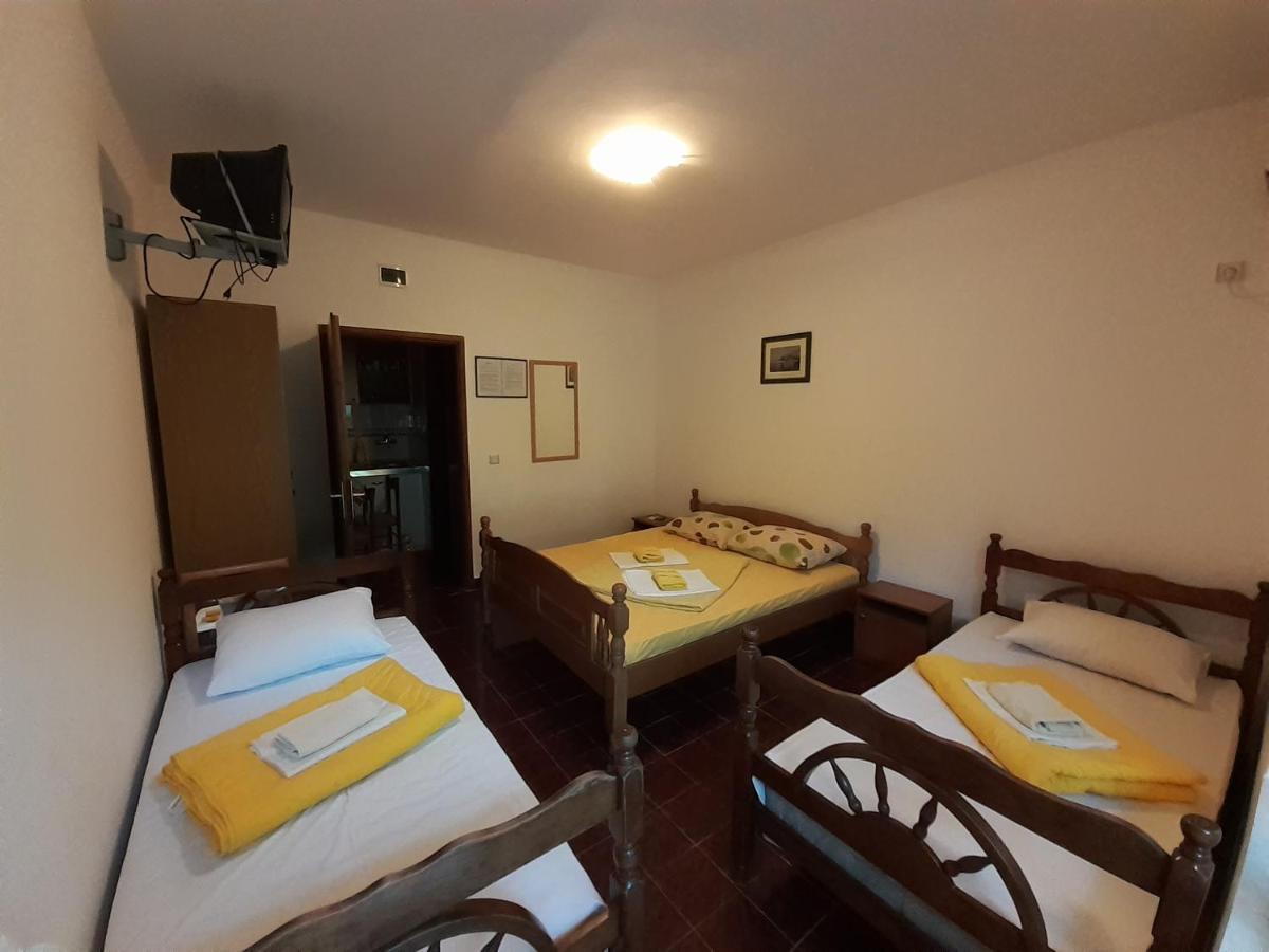Stevovic Apartments Tivat Bagian luar foto
