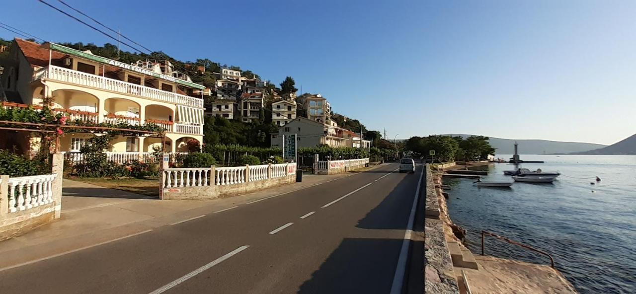 Stevovic Apartments Tivat Bagian luar foto