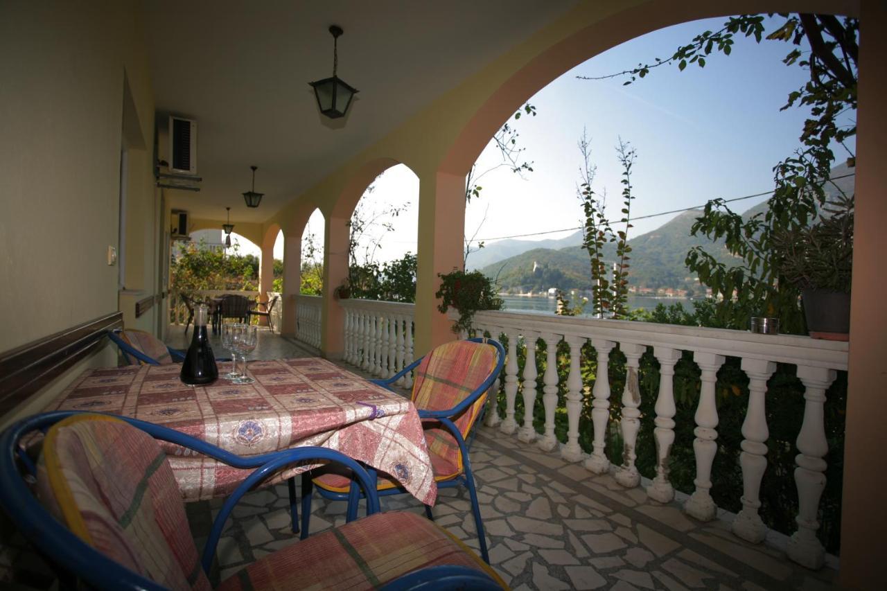 Stevovic Apartments Tivat Bagian luar foto