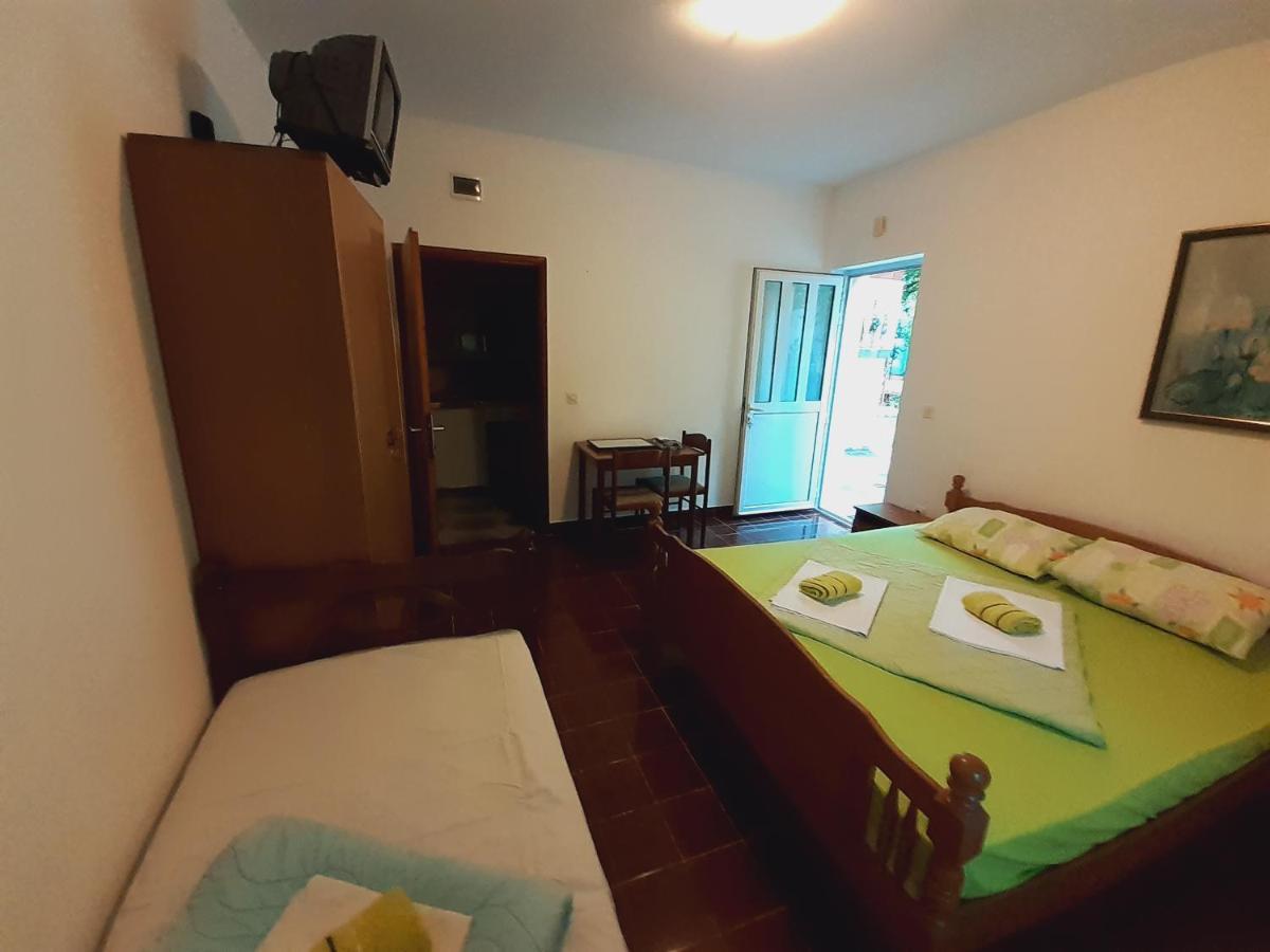 Stevovic Apartments Tivat Bagian luar foto